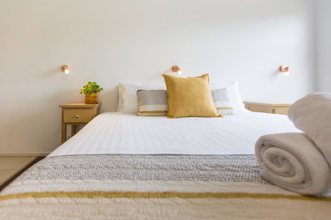 Fox On The Run - Motel Kilmore - VIC Tourism 0