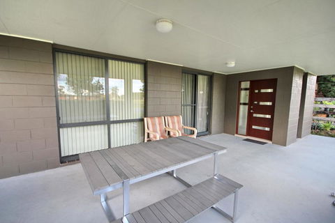 FRASERS COTTAGE- 23 Castle St Laurieton - VIC Tourism 2
