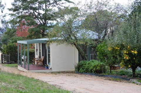 Friends In Harcourt North - VIC Tourism 1
