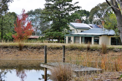 Friends In Harcourt North - VIC Tourism 3