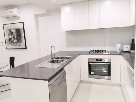 G04 Courtyard Apartment - VIC Tourism 0