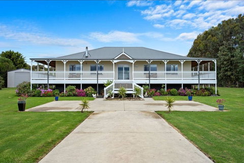 GALBRAITH BEACH STUDIO 2 - VIC Tourism 1