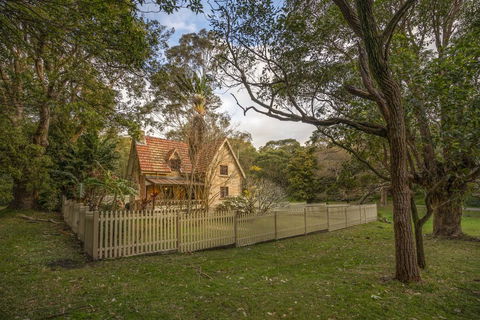 Gardeners Cottage - VIC Tourism 0