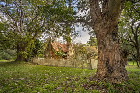 Gardeners Cottage - VIC Tourism 3
