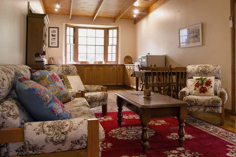 Gellibrand River Gallery Accommodation - VIC Tourism 3