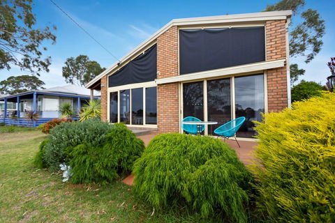 Getaway - Waterfront Island Living - VIC Tourism 3
