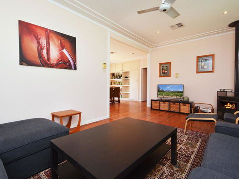 Glandore Estate Vineyard Homestead Onsite Cellar Door + Walk To Restaurants Incl EXP - VIC Tourism 0