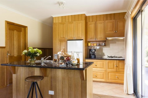 Glenoe Cottages - VIC Tourism 1