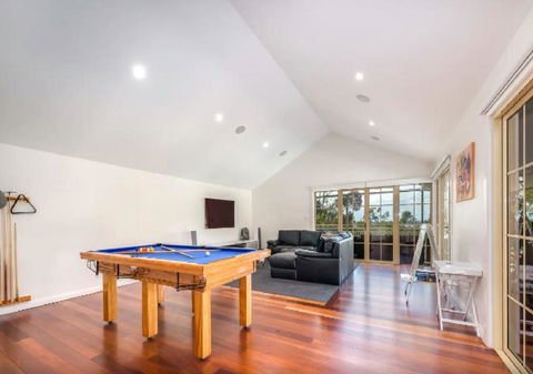 Gold Coast Stunning Home And Unit Close To Theme Parks - VIC Tourism 1