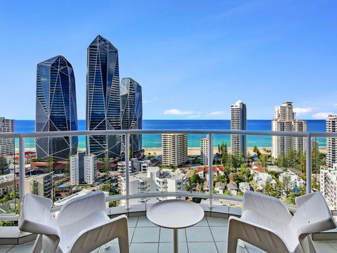 Gold Tower 20th Level Suite With Kitchenette - VIC Tourism 3