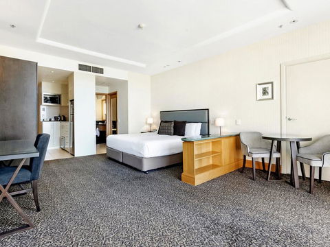 Gold Tower In The Oaks Hotel Surfers Paradise - 1020 - VIC Tourism 1