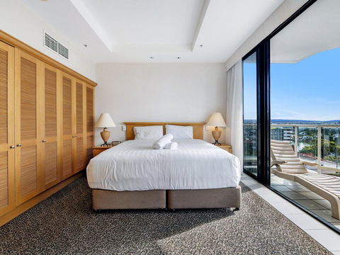 Gold Tower Private Deluxe 1 Bedroom Ocean View - VIC Tourism 3