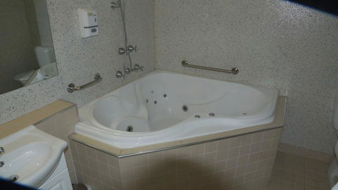 Golden Leaf Motel - VIC Tourism 1