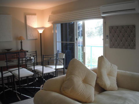 Golf View Apartment 7 - VIC Tourism 1