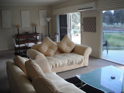 Golf View Apartment 7 - VIC Tourism 3
