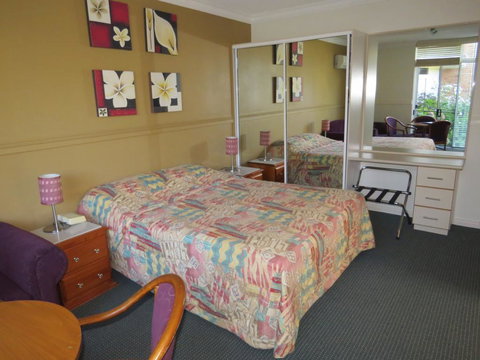 Golfview Lodge - VIC Tourism 3