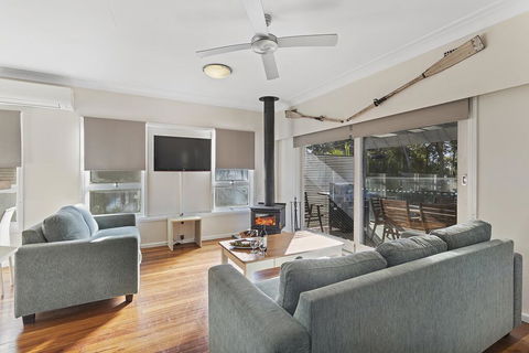 Government Road, 127, Blue Water - VIC Tourism 1