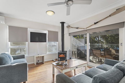 Government Road, 127, Blue Water - VIC Tourism 0