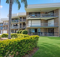 Great location close to waterfront Shops Restaurants and Cafes. - VIC Tourism
