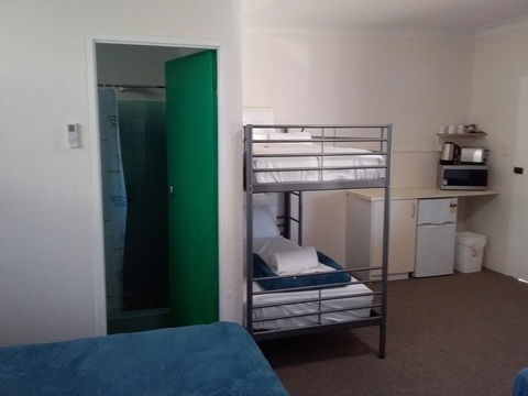 Green Door Motel - VIC Tourism 1