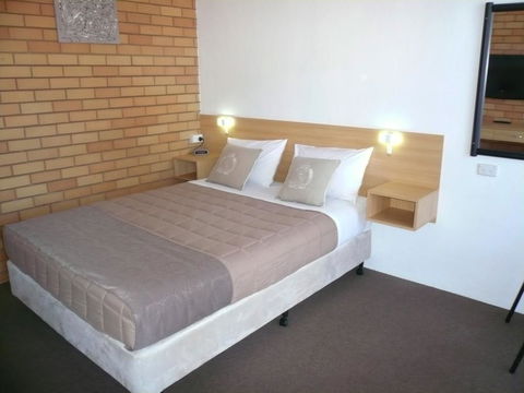 Grong Grong Motor Inn - VIC Tourism 0