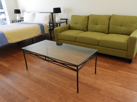 Guesthouse With Pool & BBQ - 10 Kms From CBD - VIC Tourism 2
