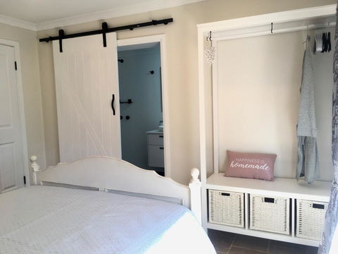 Gumleaf Manor Farmstay - VIC Tourism 1