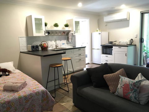 Gumleaf Manor Farmstay - VIC Tourism 2