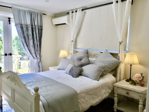 Gumleaf Manor Farmstay - VIC Tourism 0
