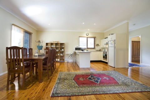 Gumview Cottage - VIC Tourism 1