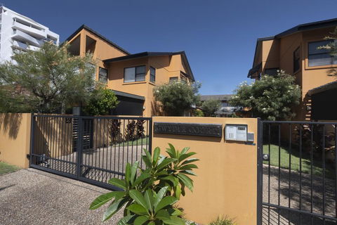 Gwydir Court 6 - VIC Tourism 1