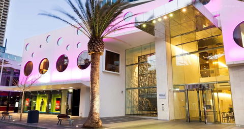 H Ocean View In Surfers Paradise - VIC Tourism 0