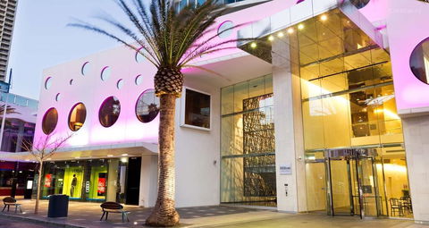 H Ocean View In Surfers Paradise - VIC Tourism 1