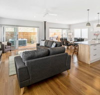 HALE KUPA Rye Beach House Spa Table Tennis - VIC Tourism