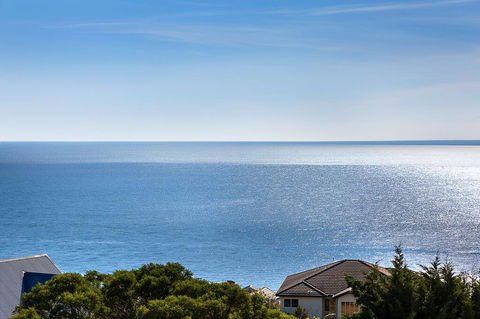 Hampton's Retreat Family Friendly, Water Views, Close To Beach With Heated Pool - VIC Tourism 1