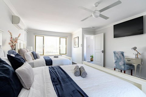 Hamptons Waterfront Getaway - VIC Tourism 2