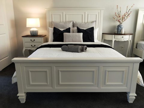 Hamptons Waterfront Getaway - VIC Tourism 3