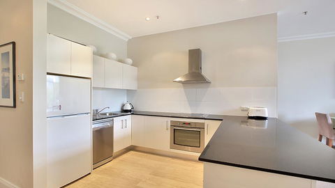 Harbour Fringe Apartment - VIC Tourism 3