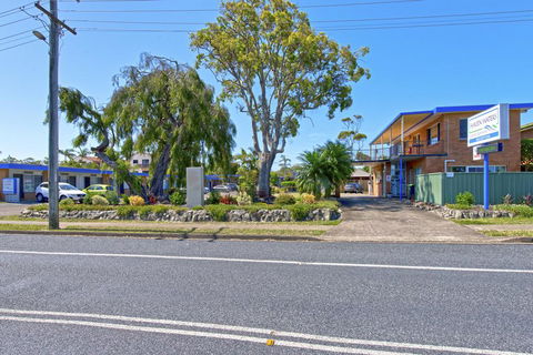 Haven Waters Motel & Apartments - VIC Tourism 1