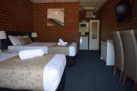 Healesville Motor Inn - VIC Tourism 1