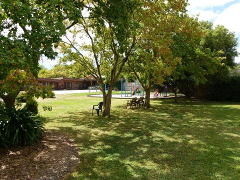 Healesville Motor Inn - VIC Tourism 0