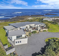 HEARN'S BEACHSIDE VILLA 2