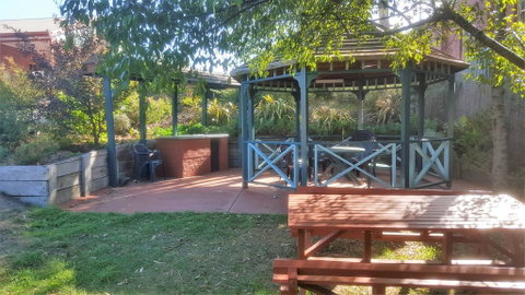 Hepburn Springs Motor Inn - VIC Tourism 2