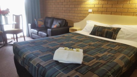 Hepburn Springs Motor Inn - VIC Tourism 3