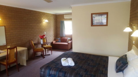 Hepburn Springs Motor Inn - VIC Tourism 1