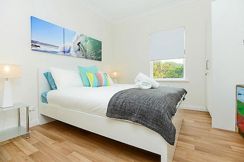 Hi 5 Luxury Holiday Apartments - VIC Tourism 1