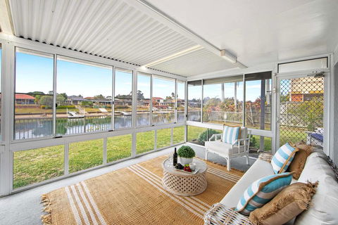 Hibbard Waterfront Escape - VIC Tourism 0