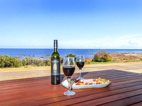 High Tide - Wallaroo Beachfront Property - Pet-Friendly - VIC Tourism 0