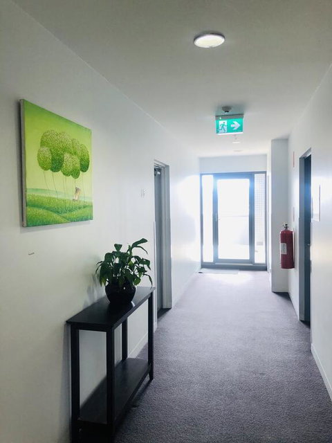 Hiigh Apartments - VIC Tourism 3