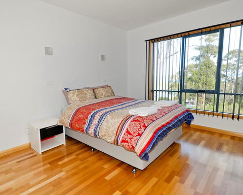 Hill Top Retreat Self Contained Accomodation - VIC Tourism 3